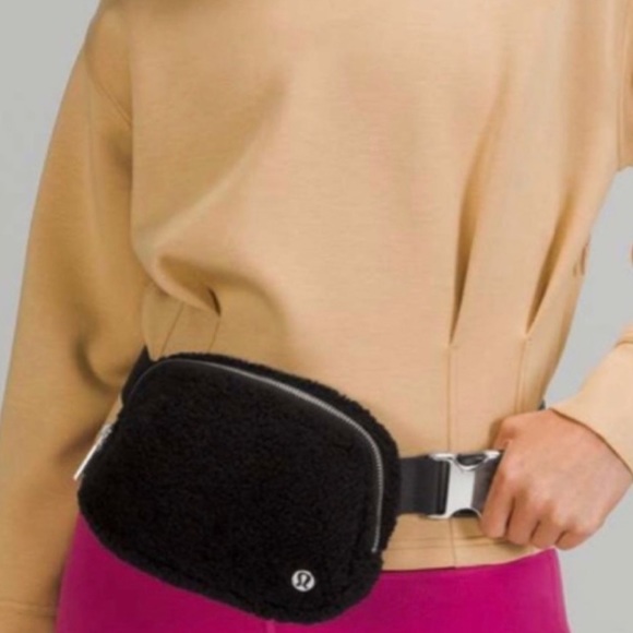 Lululemon athletica fleece belt bag - Picture 2 of 5